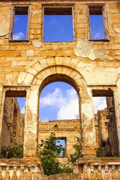 ruins of the manor, windows and doors