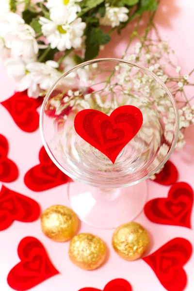 Coeur Dans Verre Fleurs Bonbons — Photo