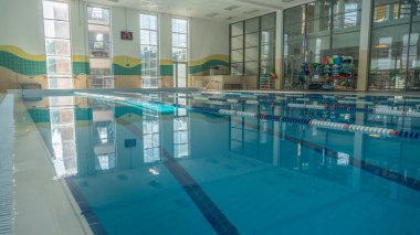 RUSSIA, MOSCOW - 23 AUG 2020: Fitness Ayakta Duran Su Sporları Kapalı Su Çekim Günü Sabah Güneşleri