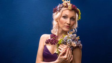 Aşk çelengi içinde güzel bir karizmatik bir gün