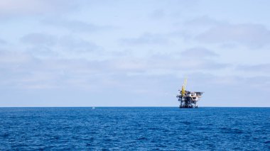 Okyanus petrol sondaj platformu Channel Islands yakınındaki Ventura kıyıları, Güney Kaliforniya; Kopya alanı