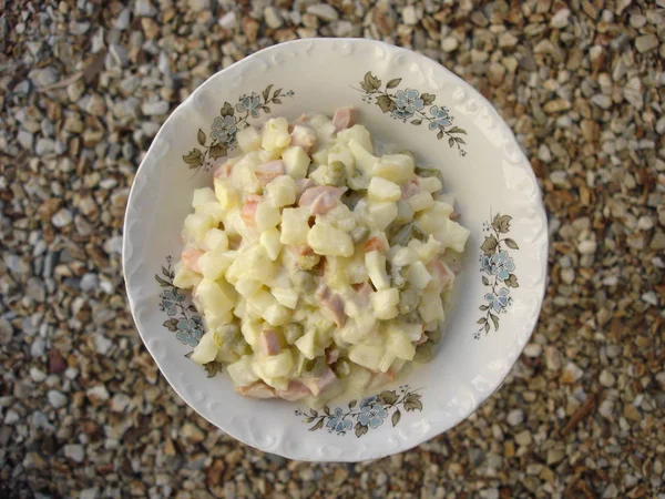 Ensalada Patata Con Carne Cebolla Pepinos Pease Aceite —  Fotos de Stock