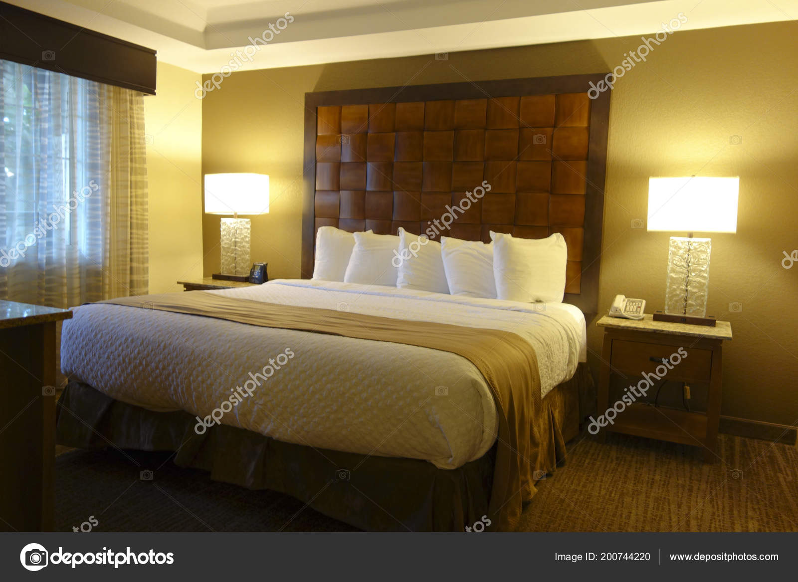 hotel nightstand lamps