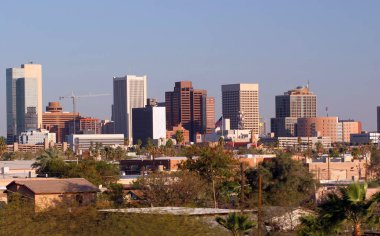 Gökdelenler ve Phoenix, az şehir merkezindeki tek aile evleri