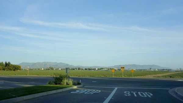 加利福尼亚文图拉县卡马里奥周边的田野和山脉 — 图库照片