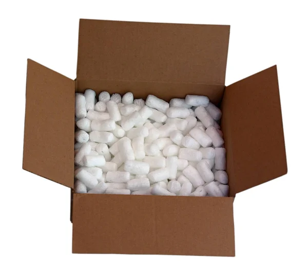 Scatola Spedizione Cartone Riempita Con Imballaggio Arachidi Polistirolo Isolata Bianco — Foto Stock
