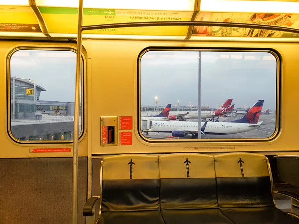 Nova Iorque Eua Setembro 2018 Dentro Airtrain Andando Longo Dos — Fotografia de Stock