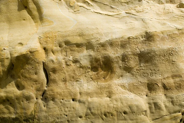 现代智人对天然石灰石背景的影响 — 图库照片