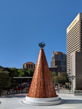 Phoenix, Az - 26 Kasım 2018: Şehir Skate süs bakır tarz Noel ağacı Paten pisti her zaman güneşli Phoenix, Arizona Merkezi