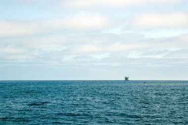 Okyanus petrol sondaj platformu Channel Islands yakınındaki Ventura kıyıları, Güney Kaliforniya