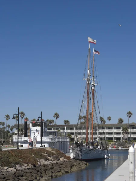 双桅杆帆船在码头在海峡群岛港 奥克斯纳德 加利福尼亚州 — 图库照片