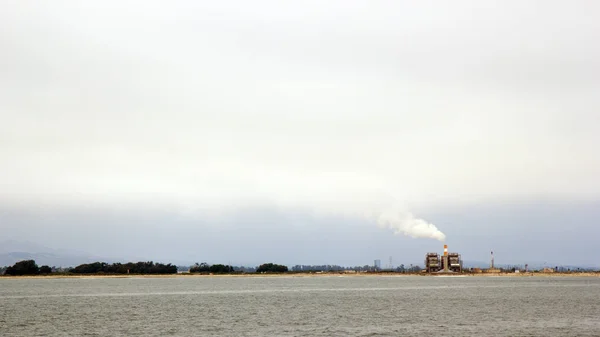 White Smoke Evaporation Fumes Rising Gloomy Ocean Coast Ventura Industrial — Stock Photo, Image