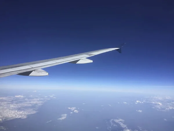 Alerones Solapas Metidos Ala Del Avión Velocidad Altitud Crucero —  Fotos de Stock