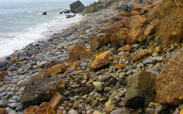 Panoramic Rocky Ocean Beach Hill Slope — стоковое фото