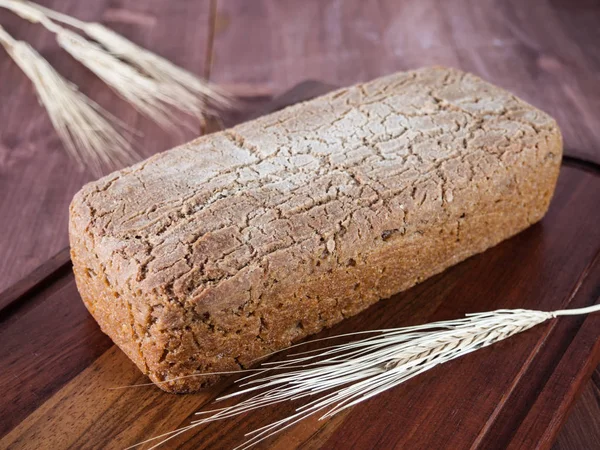 Домашній Запечений Хліб Стебло Пшениці Обробній Дошці — стокове фото
