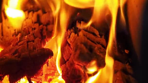 Sıcak Şömine Odun Yangın Yanan Odun Kömürlerin Dolu Kırmızı Sıcak — Stok video