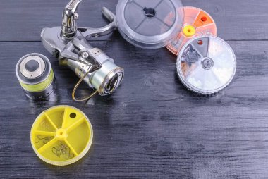 Olta-makaralı, biriktirme bir iskele ve turuncu kutu