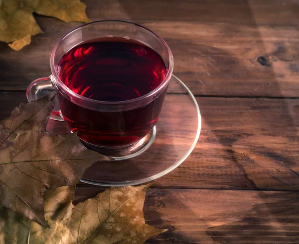 Red Tea Dry Leaves Wooden Background — Stock Photo, Image