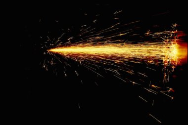 sparks karanlıkta parlayan akışını