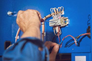 Karmaşık elektrik ekipmanlarının üretimi ve inşaatı