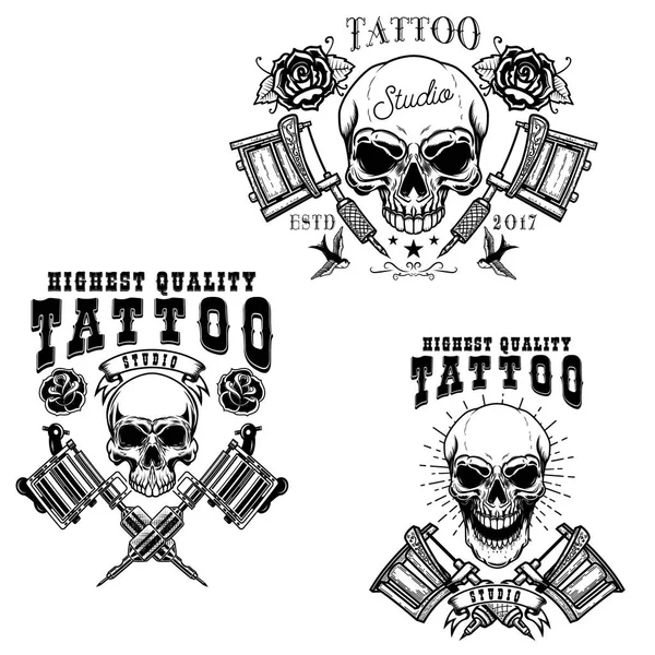 Conjunto Plantillas Emblema Estudio Tatuaje Máquina Tatuaje Cruzada Cráneo Rosas — Vector de stock