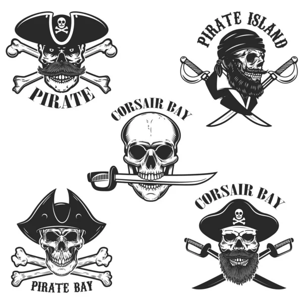 Conjunto Emblemas Con Cráneos Piratas Armas Elemento Diseño Para Logotipo — Archivo Imágenes Vectoriales
