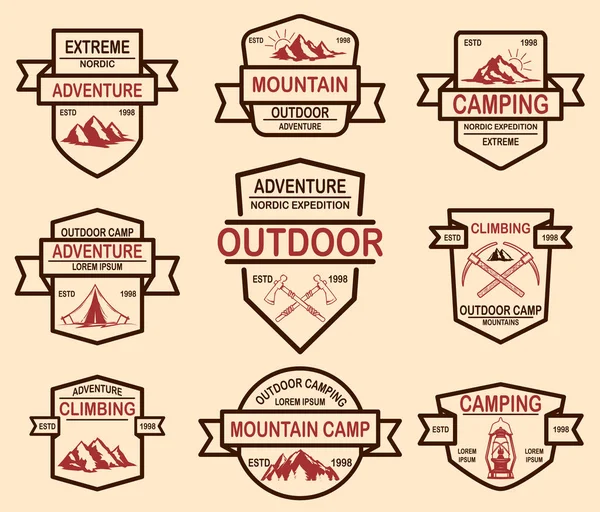 Dağ Kamp Amblemi Şablonları Kümesi Tasarım Öğesi Için Logo Etiket — Stok Vektör