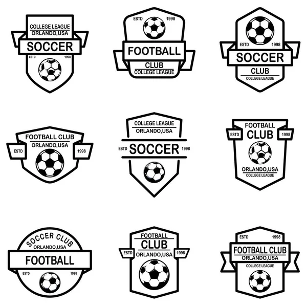 サッカー サッカーのエンブレムのセットです ラベル サイン ポスター シャツのデザイン要素です ベクトル図 — ストックベクタ