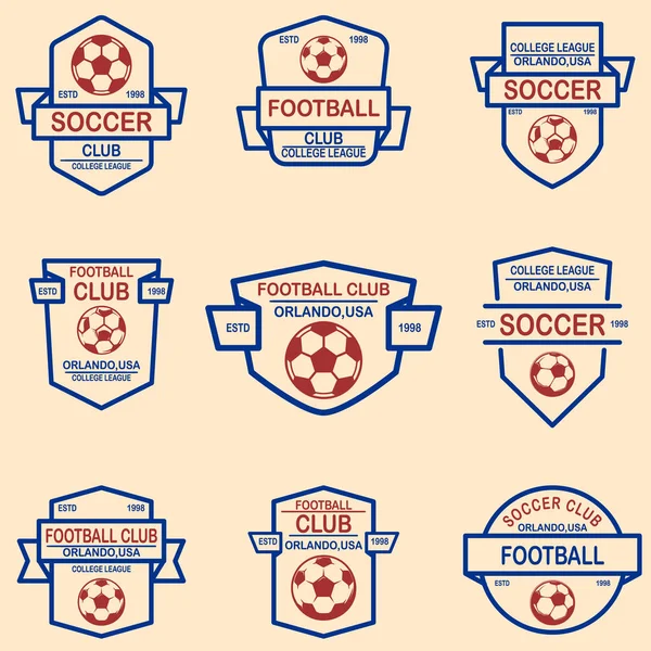 サッカー サッカーのエンブレムのセットです ラベル サイン ポスター シャツのデザイン要素です ベクトル図 — ストックベクタ