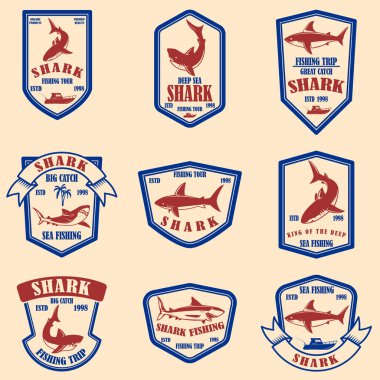 Köpekbalığı balıkçı amblemleri ayarlayın. Tasarım öğesi logosu, etiket, işaret, poster, t gömlek için. Vektör çizim