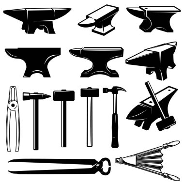 Demirci tasarım elemanları kümesi. Örsler, çekiçler, kıskaçlar. Logo, amblem, işaret, etiket için tasarım öğesi. Vektör çizimi