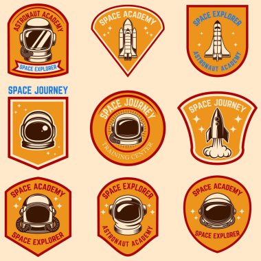Uzay kampı etiket şablonları kümesi. Logo, etiket, tabela, poster, t shirt için tasarım öğesi. 