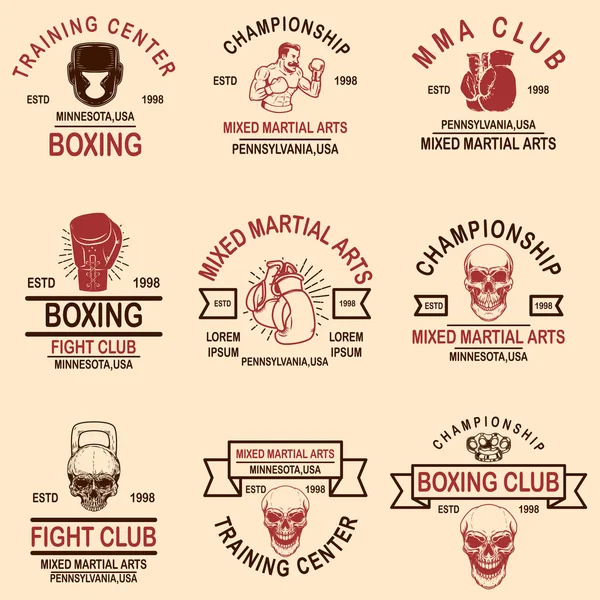 Mma ve boks kulübü Amblemler kümesi. Tasarım öğesi logosu, etiket, işaret, poster, t gömlek için. Vektör çizim