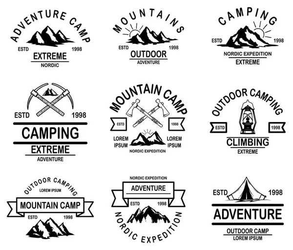 Uppsättning av Mountain Camp emblem mallar. Design element för logotyp, etikett, emblem, skylt, Badge. — Stock vektor