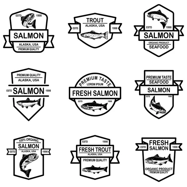 Set di salmone, etichette di pesce trota. Elemento di design per logo, etichetta, cartello, poster . — Vettoriale Stock