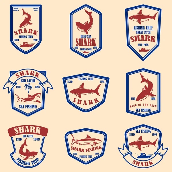 Köpekbalığı balıkçılığı amblemleri seti. Logo, etiket, tabela, poster, t shirt için tasarım öğesi. 