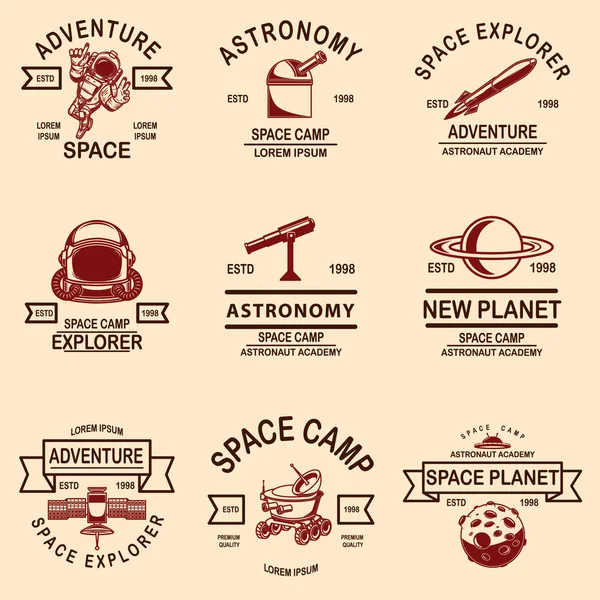 Conjunto de plantillas de etiquetas de campamento espacial. Elemento de diseño para logo, etiqueta, cartel, camiseta . — Archivo Imágenes Vectoriales