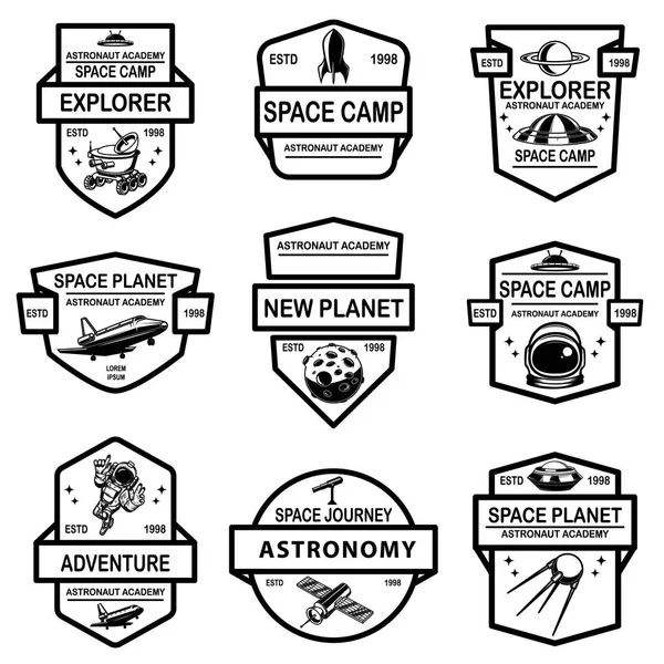 Etikettenvorlagen für Weltraumlager. Gestaltungselement für Logo, Etikett, Schild, Plakat, T-Shirt. — Stockvektor