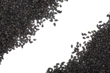 Beyaz arka plan üzerinde üstten görünüm izole metniniz için kopya alanı siyah susam