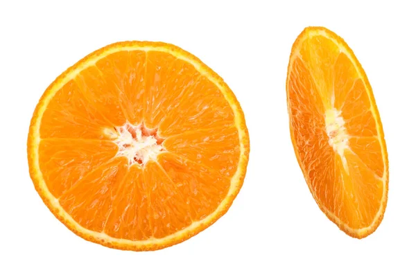 Twee sneetjes voor tangerine geïsoleerd op een witte achtergrond. Bovenaanzicht. Plat leggen — Stockfoto