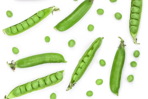 Frische grüne Erbsenschale isoliert auf weißem Hintergrund mit Kopierplatz für Ihren Text. Ansicht von oben. flache Verlegemuster — Stockfoto