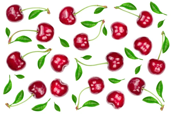Tatlı kırmızı kiraz kopya alanı metniniz için beyaz zemin üzerine izole. Üstten görünüm. Düz yatıyordu desen