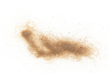 yığın çöl kumu beyaz arkaplanda izole