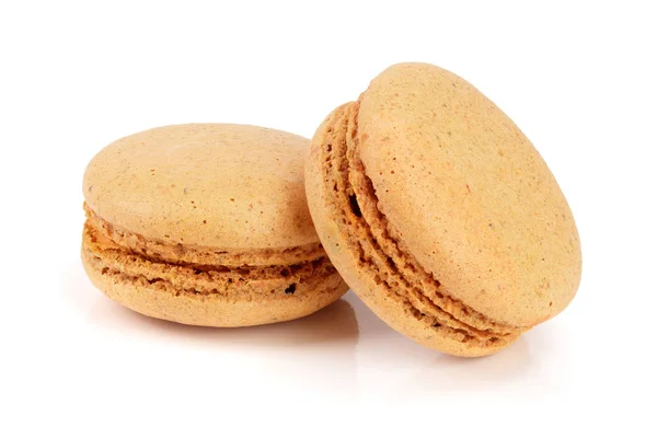 Macarrón naranja aislado sobre fondo blanco de cerca —  Fotos de Stock