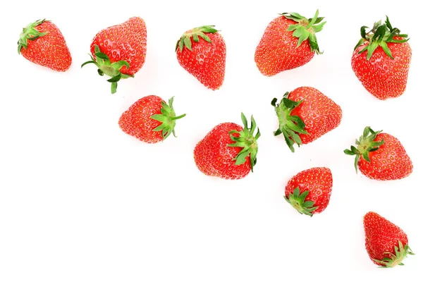 Φράουλες απομονωμένες σε λευκό φόντο με χώρο αντιγραφής για το κείμενό σας. Στο πάνω μέρος. Επίπεδο μοτίβο ωοτοκίας — Φωτογραφία Αρχείου