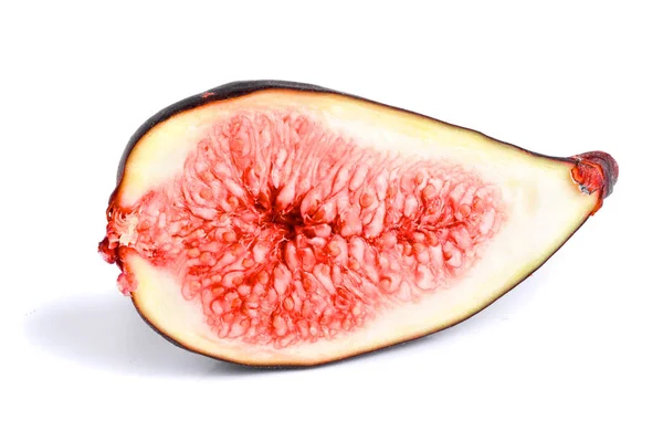 Metade da fruta fresca de figo isolada sobre fundo branco — Fotografia de Stock