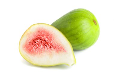 Olgun yeşil incir meyve ve yarısı beyaz arka plan üzerinde izole