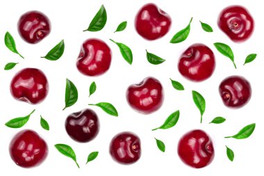 Tatlı kırmızı kiraz kopya alanı metniniz için beyaz zemin üzerine izole. Üstten görünüm. Düz yatıyordu desen