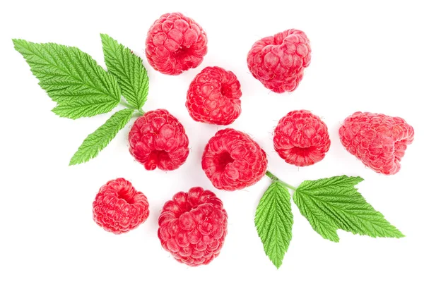 Himbeeren mit Blättern auf weißem Hintergrund. Ansicht von oben. flache Verlegemuster — Stockfoto