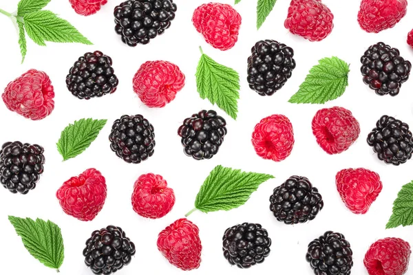 Blackberry and raspberry with leaves isolated on white background. Top view. Flat lay pattern — Stock Photo, Image